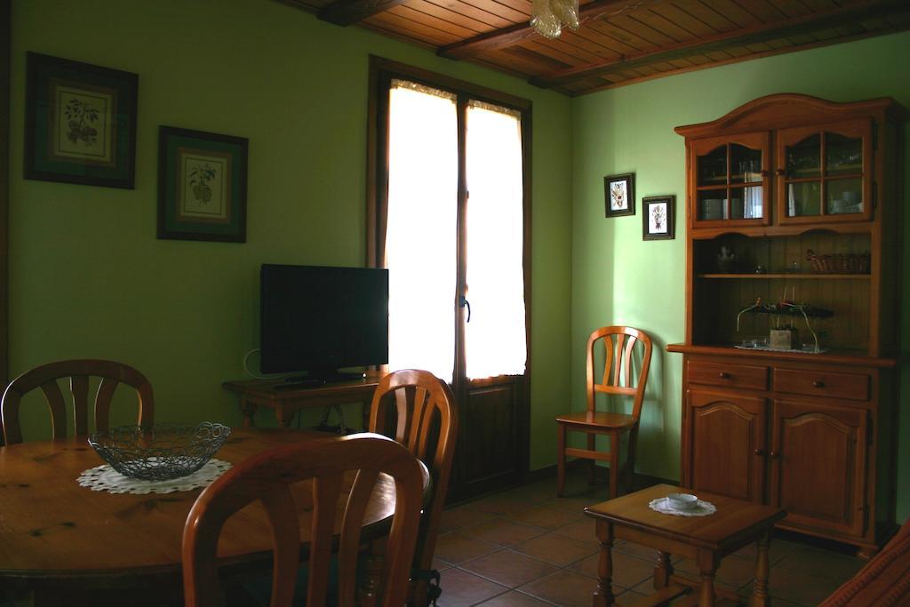 Apartamentos Casa Gallan Sarvisé Pokoj fotografie