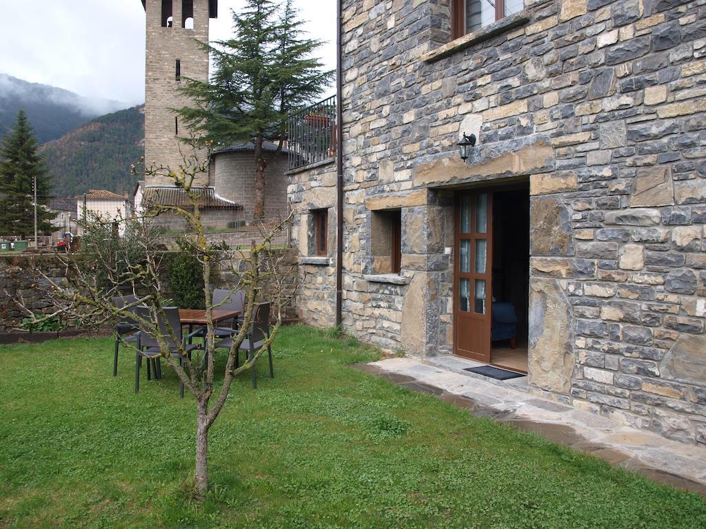 Apartamentos Casa Gallan Sarvisé Pokoj fotografie