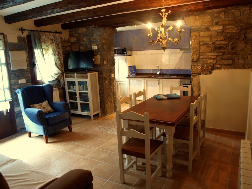 Apartamentos Casa Gallan Sarvisé Pokoj fotografie